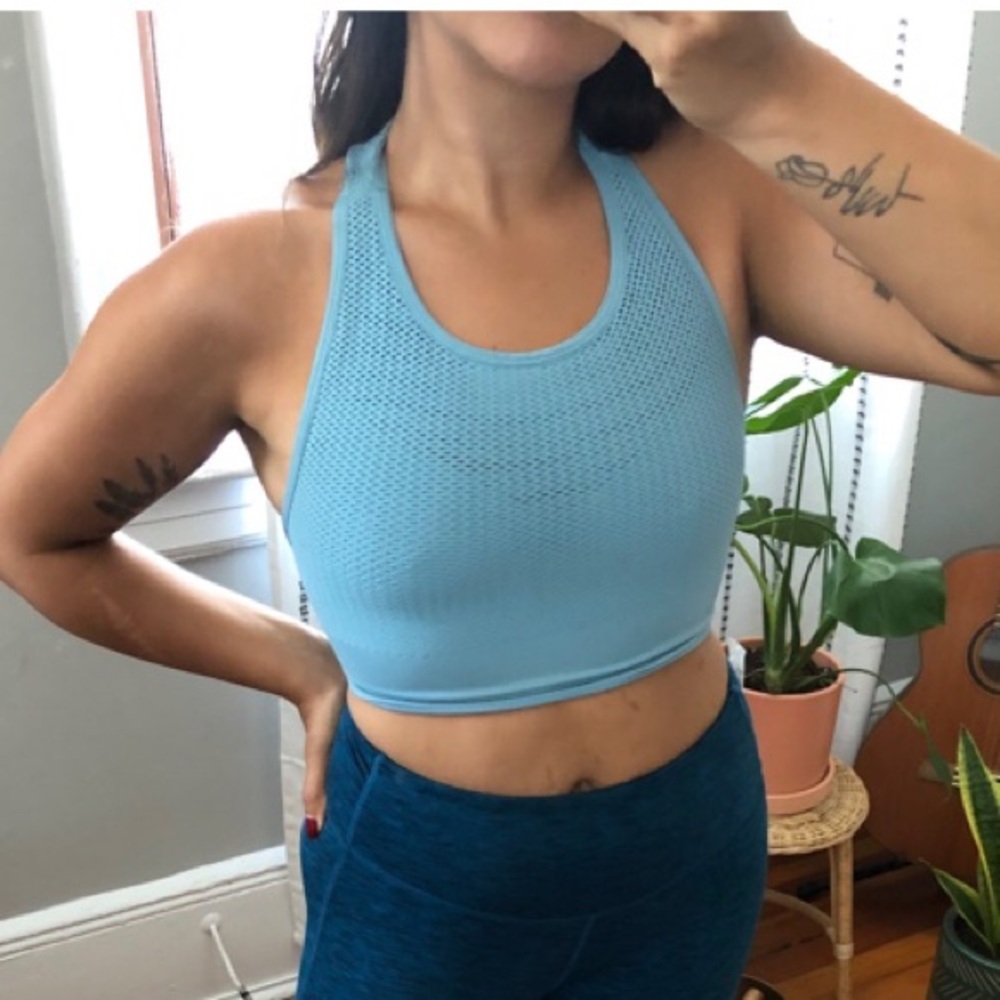 ALO YOGA POWER CROP IN BLUE